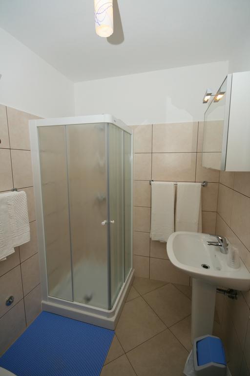 Lovrečica Villa Egida Capris מראה חיצוני תמונה